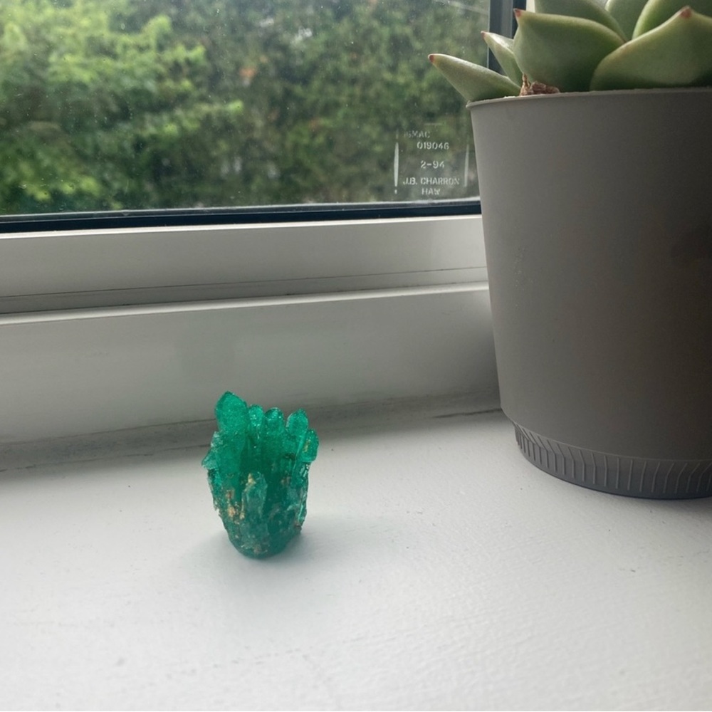 House decoration ~ Green crystal cluster with gold flakes inside 💚 - Picture 3 of 16